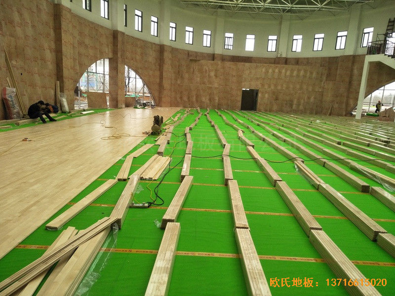 江西榮江金色春城小學(xué)運(yùn)動(dòng)館體育地板鋪裝案例3