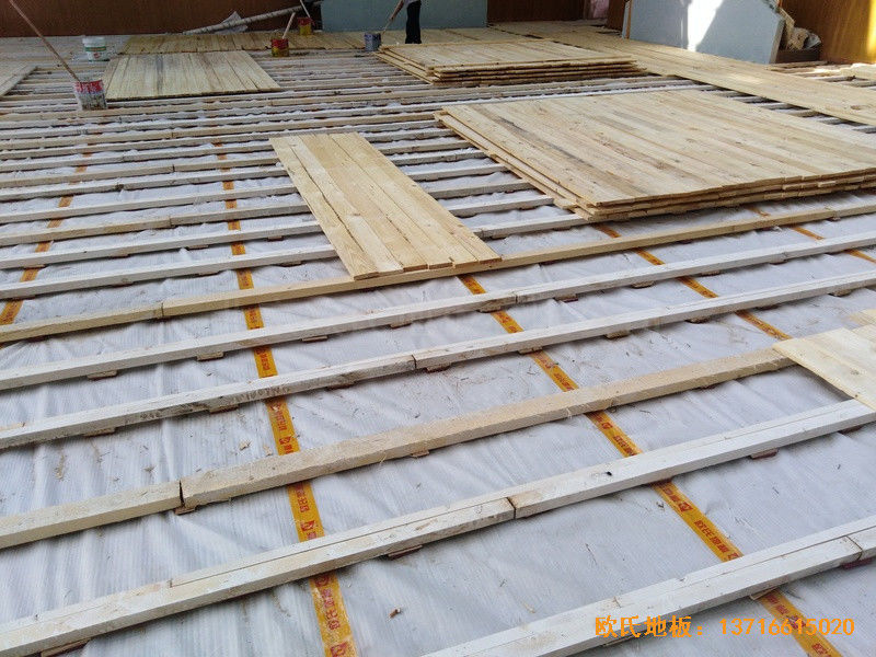 自貢富順衡水一中籃球館運(yùn)動(dòng)地板安裝案例1