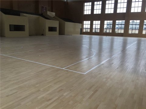 面對(duì)龐大的市場(chǎng)，運(yùn)動(dòng)木地板廠家如何夾縫中生