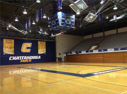 原木的顏色差異是正常的，所以運動木地板不同