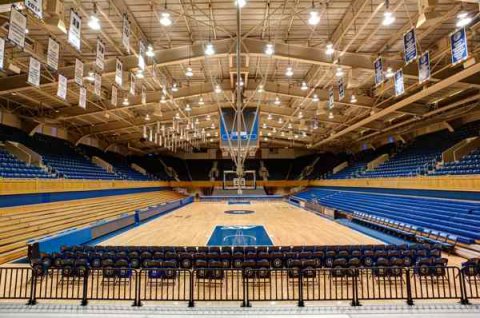 活動中心鋪了運動木地板，受大媽們追捧