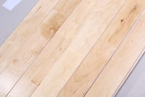 運(yùn)動(dòng)木地板行情不穩(wěn)，價(jià)格出現(xiàn)分化