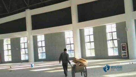 運(yùn)動(dòng)木地板泡水了怎么處理