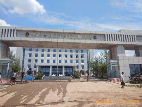 南充特戰(zhàn)訓練基地籃球館運動木地板鋪