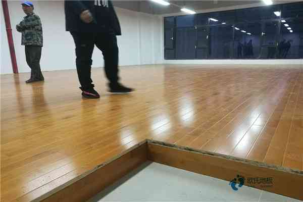 籃球場運(yùn)動木地板品牌1
