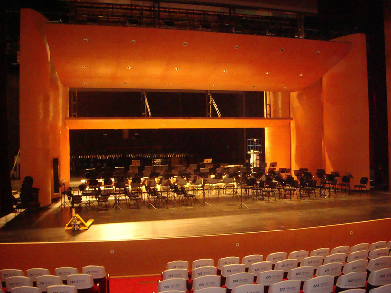 小學(xué)俄勒岡松舞臺(tái)體育木地板施工流程1