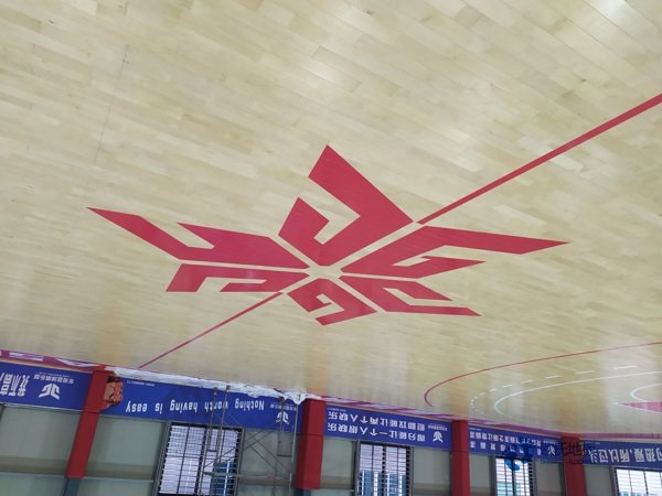 國(guó)產(chǎn)運(yùn)動(dòng)籃球木地板報(bào)價(jià)