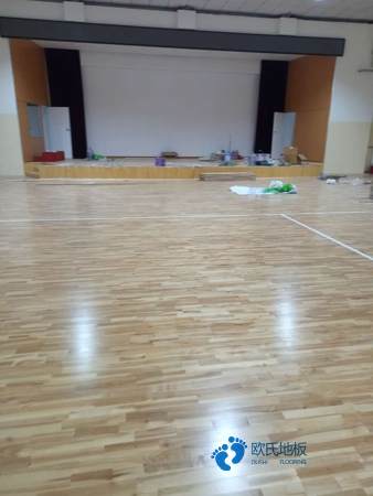柞木運(yùn)動籃球木地板價(jià)格一般多少錢一平方米