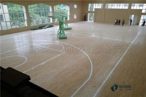 籃球運(yùn)動(dòng)實(shí)木地板翻新價(jià)格