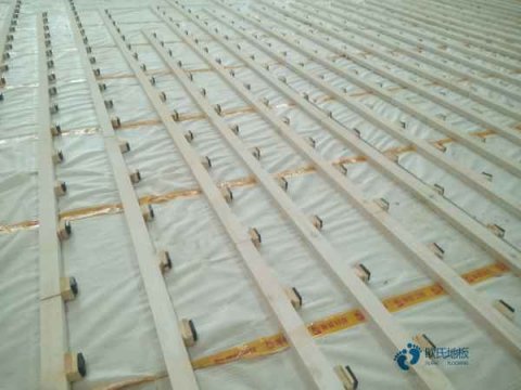 學(xué)校體育場(chǎng)地板施工團(tuán)隊(duì)