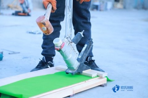 學校籃球木地板生產的工作環境