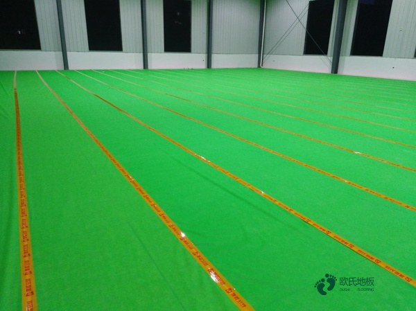 普通運動籃球木地板較低價格