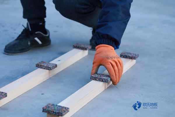 學?；@球場館地板防震1