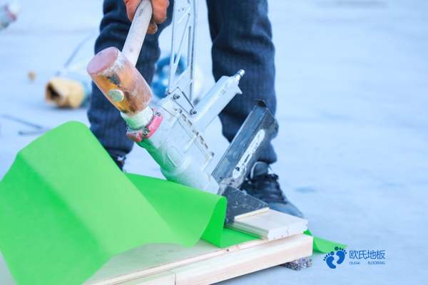 柞木運(yùn)動(dòng)籃球木地板價(jià)格是多少