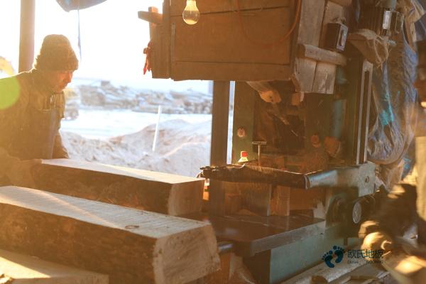 運(yùn)動(dòng)實(shí)木地板滿鋪施工工藝3